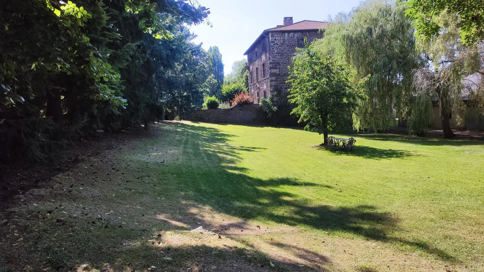 Luxury tent La Lodge Face Au Lac Sanssac-l'Eglise
